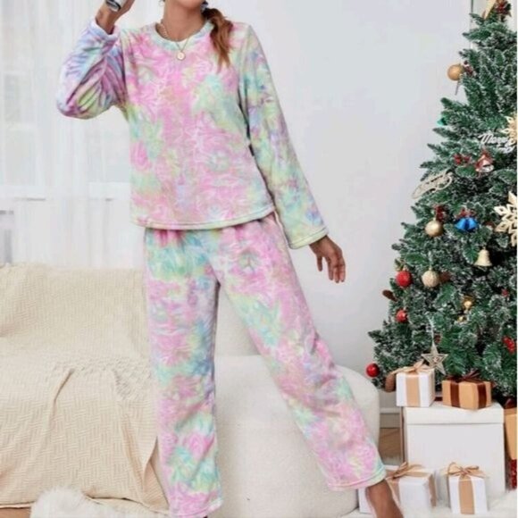 Fuzzy Pastel Loungewear - Picture 4 of 8